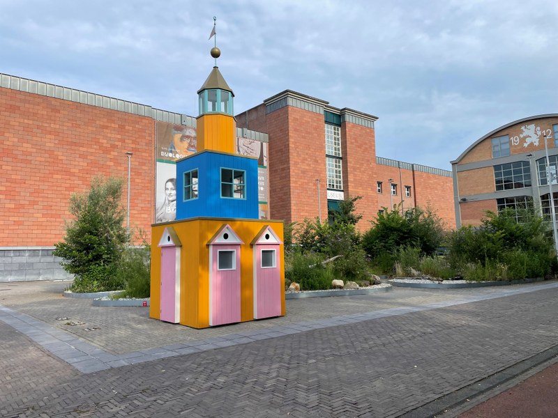 Nieuwe blikvanger op het voorplein: eerbetoon aan Aldo Rossi